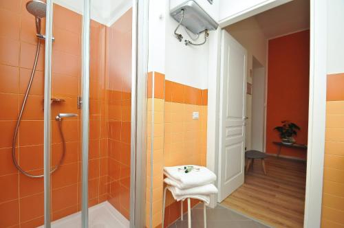 Standard Triple Room image 5