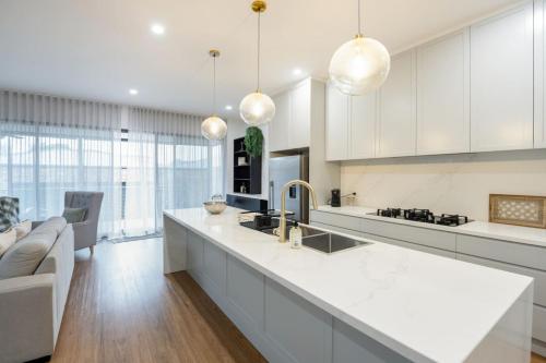 Modern Home - gr8 4 groups by Custom Bnb Hosting in 普雷斯頓