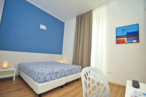 Standard Double or Twin Room image 9