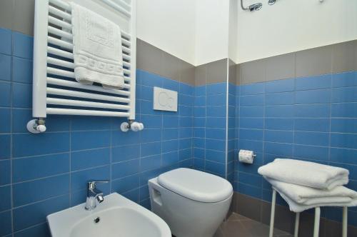 Standard Double or Twin Room image 7