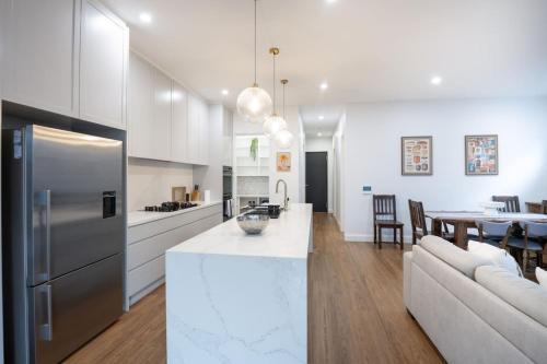 Modern Home - gr8 4 groups by Custom Bnb Hosting in 普雷斯頓