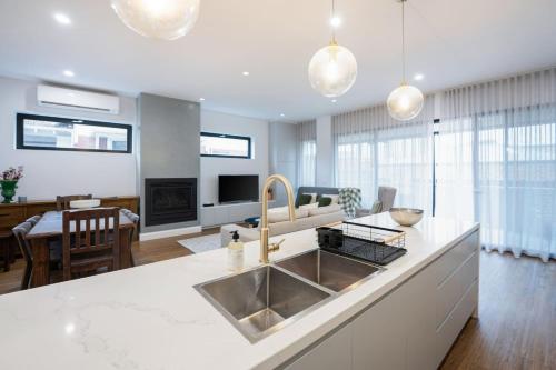 設施, Modern Home - gr8 4 groups by Custom Bnb Hosting in 普雷斯頓