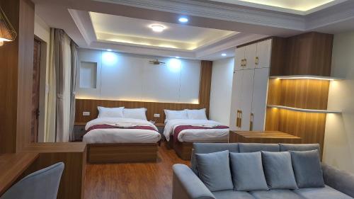 room detail thumbnail 1