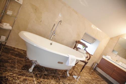 86623462 The Falcon Hotel