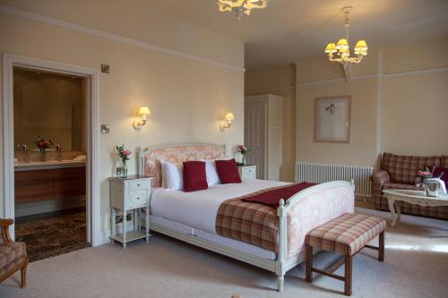 86623698 The Falcon Hotel