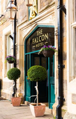 ทางเข้า, The Falcon Hotel in โอคขาม