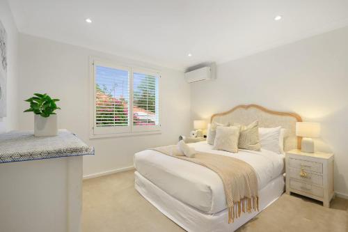 Bright Townhome with Courtyard in Neutral Bay - image 7