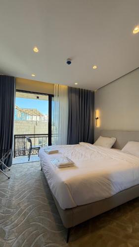 203 tara-JRE Jabal Al Lweibdeh with stunning view - image 7