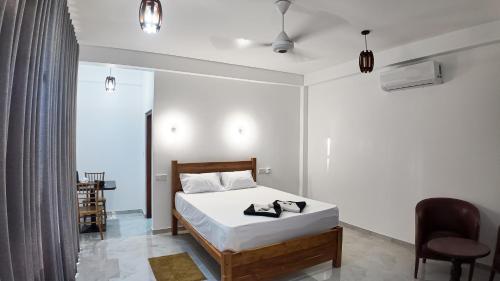 Cama, Euro star holiday inn in Wennappuwa