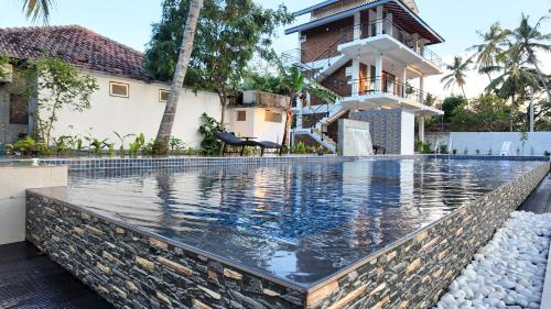 Euro star holiday inn in Wennappuwa