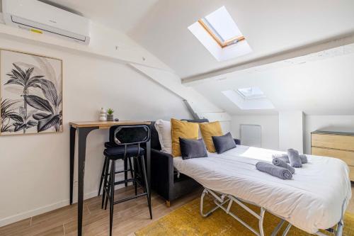 MIM 5 - Cozy studio with Velux windows Cannes city center