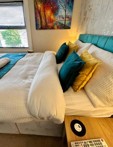 2 Bed Apartment Sleeps 6 Free Van Parking Walk To Weatherspoons – khách sạn tại Lau Dai