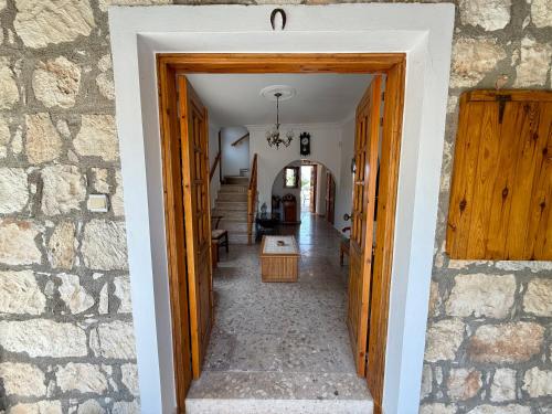 入口, Authentic 5 Bedroom Stone Villa with Pool in Kathikas in 卡蒂卡斯帕福斯