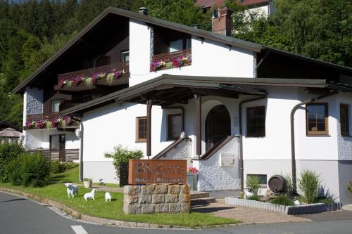 Exterior view, Hotel Restaurant Brigitte in Warmensteinach