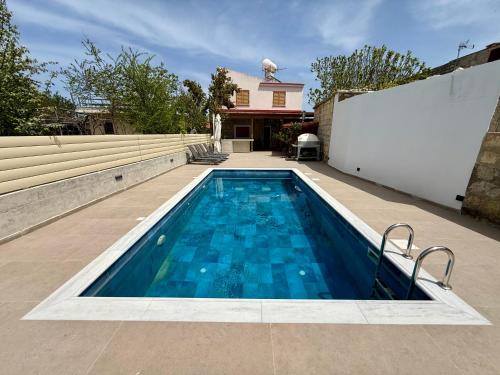 景觀, Authentic 5 Bedroom Stone Villa with Pool in Kathikas in 卡蒂卡斯帕福斯