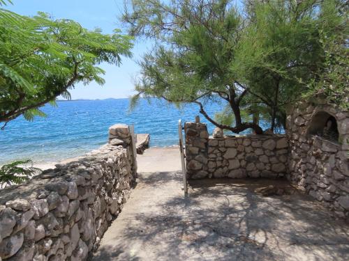 Robinson House am Meer, Kuca Naranca in Josipdol