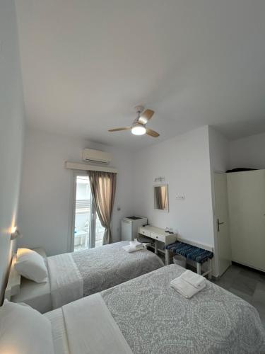 2 twin beds
