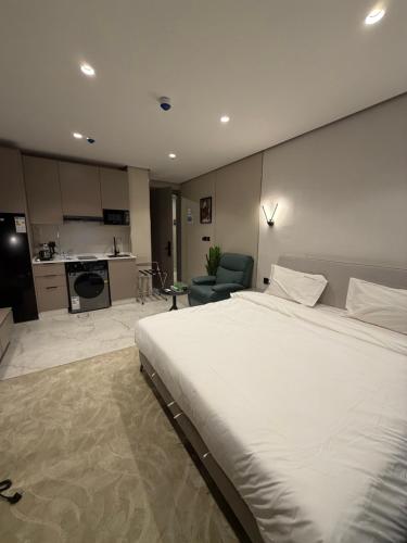 207s tara-JRE Jabal Al Lweibdeh with stunning view - main image