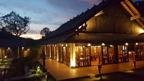 Restaurant, Namkat Yolapa Resort in Muang Xai
