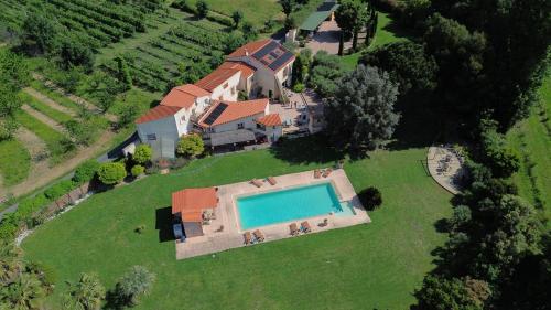 "MAS TRAMONTANE" chambres d'hotes, studio, ancien mas agricole dans parc arbore, piscine et sa vue f - Boule-d'Amont