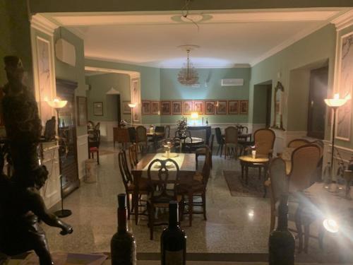 Ресторан, b&b Antiche Dimore Taurasi in Тауразі