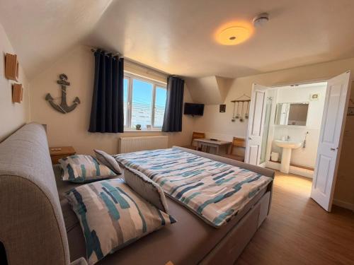 Little Bassett Bed & Breakfast in Freshwater North