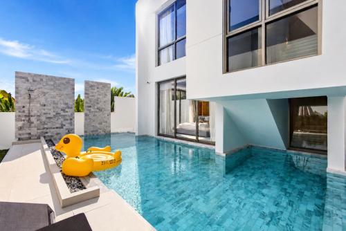 NEW Luxurious Villa 3 BR with private pool BangTao – khách sạn tại Pa klok