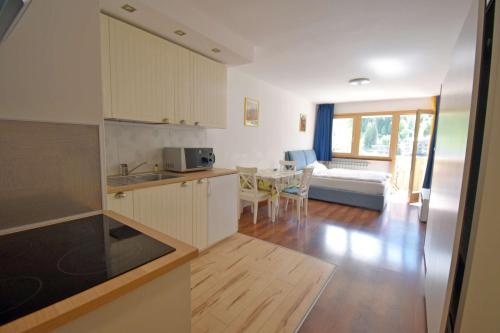 Emerald Studio Apartment 3