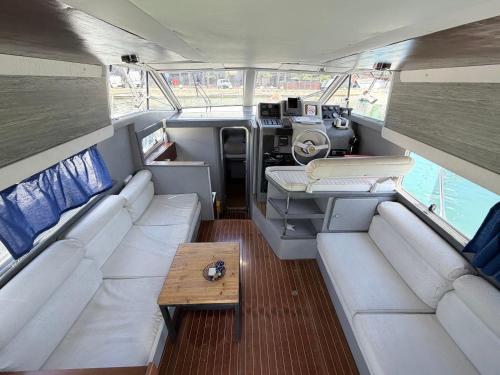 Confortable Yatch
