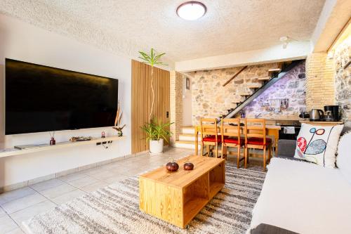 Koplietošanas atpūtas telpa ar TV, Limni Stone Apartments in Limni (Evvoia)