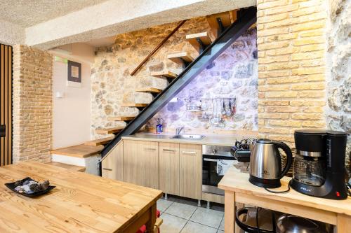 Iekārtas, Limni Stone Apartments in Limni (Evvoia)