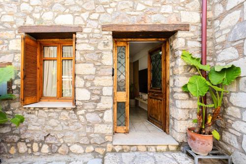 Ieeja, Limni Stone Apartments in Limni (Evvoia)