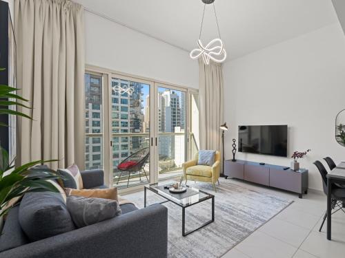 Luxurious 1BR w Sofa Bed Sleeps 4 In Marina View - image 7