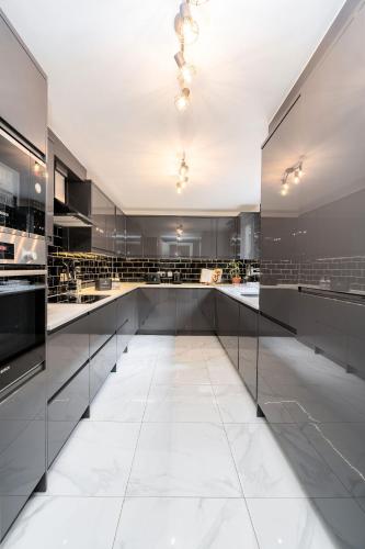 Luxury 3BR 3.5BA Flat Opposite Hyde Park - image 14