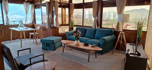Mega Terrace Mountain Retreat with Telescope, Piano & PS5 Near Tetouan, Chefchaouen and Tangier – khách sạn tại El Ayoun