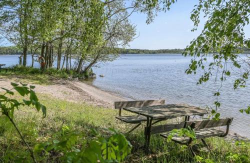 Charming and Cozy Holiday Cottage in Adelsö (Charming and Cozy Holiday Cottage in Adelso) in Adelso