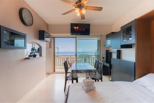 SEA-VIEW - AC - Balcony – khách sạn tại Fabron
