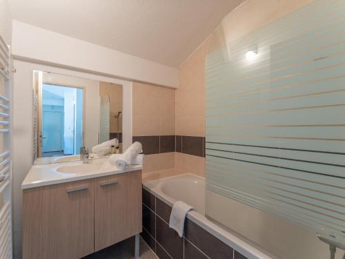 2 bedrooms, 3 beds