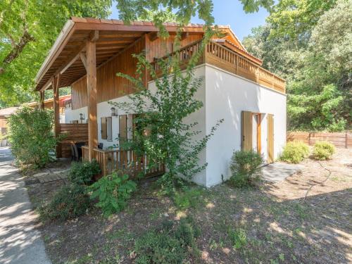 2 bedrooms, 3 beds