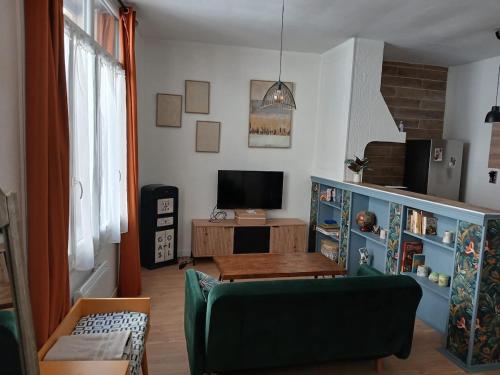 Two-bedroom apartment, downtown, parking, and private courtyard