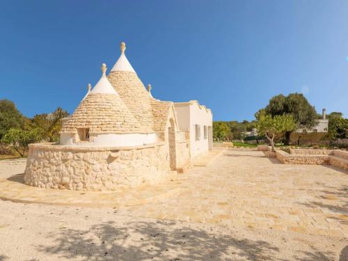 Countryesque Villa near Messapica Olive Groves
