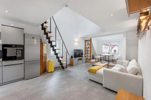 Modernes Loft am Rebberg im historischen Winzerhof in Ehrenkirchen, Deutschland