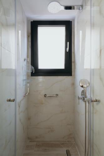 1BR Brand New Suite Private Parking Near Metro - image 13