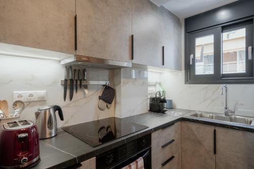 1BR Brand New Suite Private Parking Near Metro - image 6