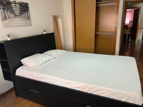 Quarto próximo aeroporto (Quarto proximo aeroporto) in กามาราเต