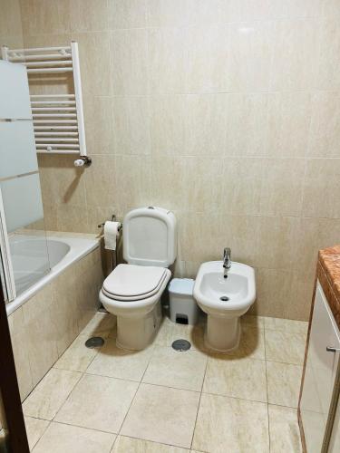 Quarto próximo aeroporto (Quarto proximo aeroporto) in กามาราเต