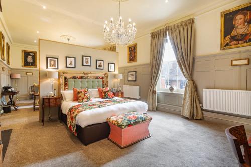 The Kings Arms and Royal Hotel, Godalming, Surrey - The Coaching Inn Group in Γκίλντφορντ