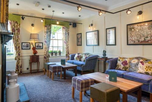 The Kings Arms and Royal Hotel, Godalming, Surrey - The Coaching Inn Group in Γκίλντφορντ