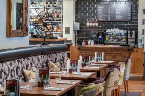 The Kings Arms and Royal Hotel, Godalming, Surrey - The Coaching Inn Group in Γκίλντφορντ