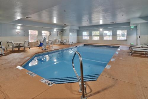 Piscina, Staybridge Suites Albuquerque North By IHG in Northern Albuquerque Suburbs